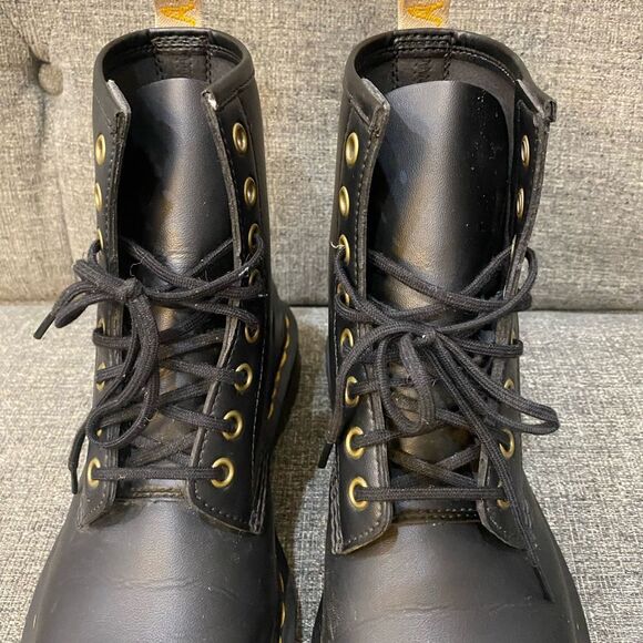 Dr. Martens Vegan 14045 Lace Up Boots Women Size 7 - Picture 3 of 9